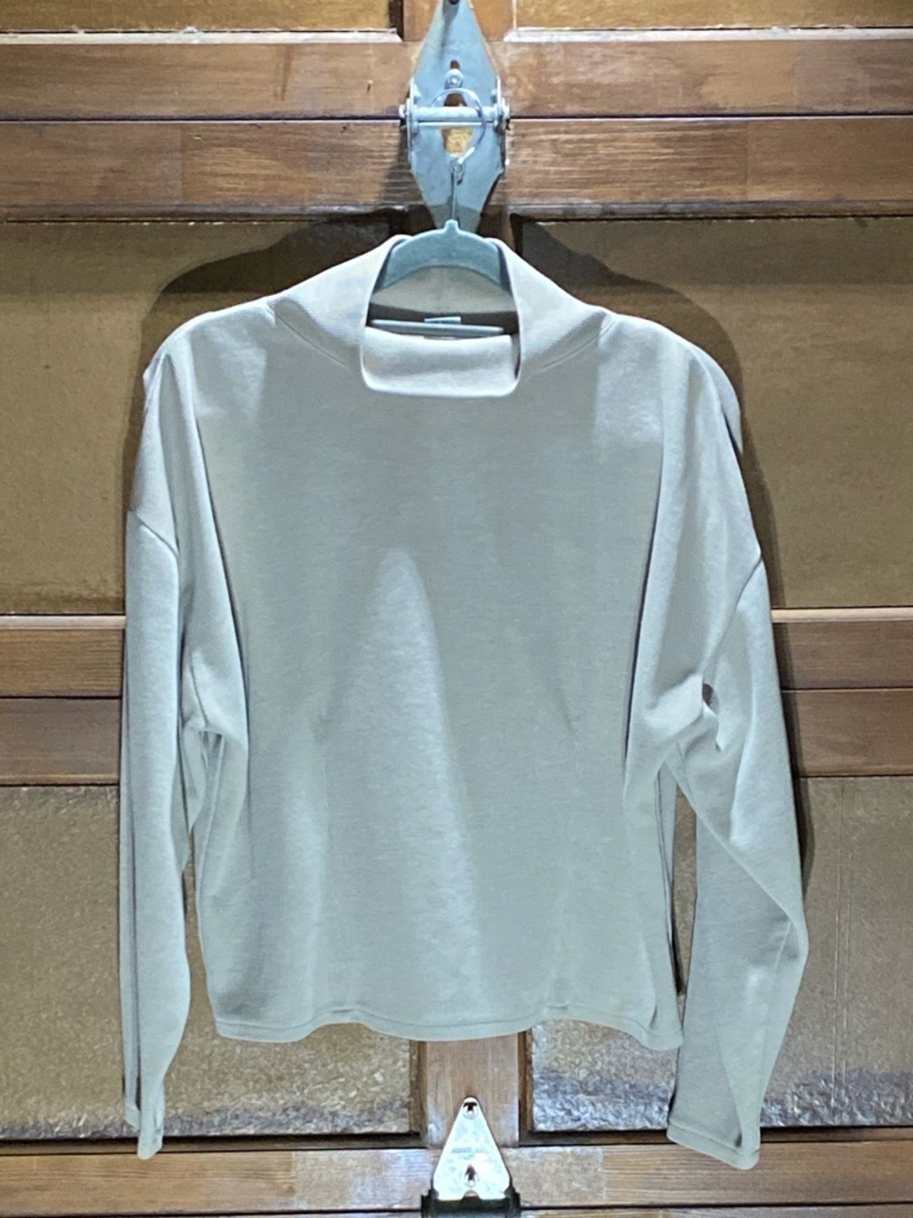 Vintage Express Tricot Cropped Turtle / Mock Neck Snow Long Sleeve Top (size L)